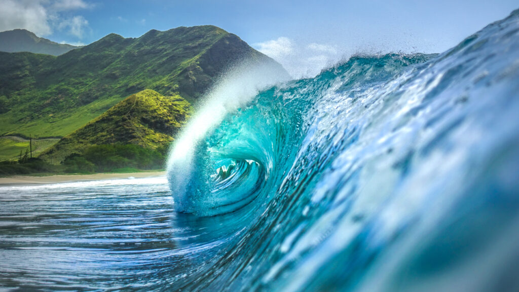 Ocean wave with the mountains in background